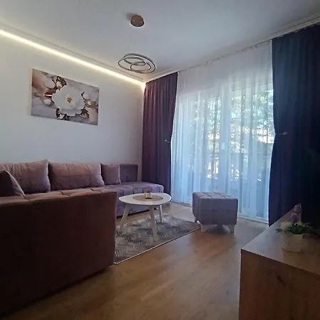 Apartment Tole *
