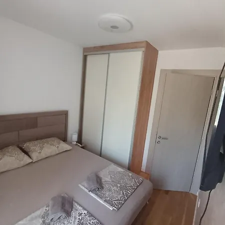 Tole Apartment Divcibare